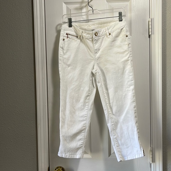 Cache Mid Rise White Jean Capris - Picture 2 of 13